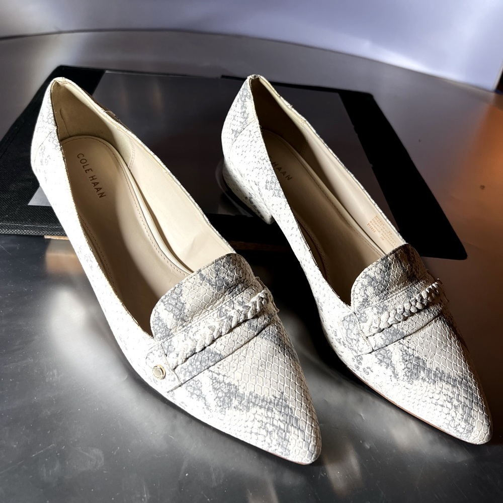 Leather Cole Haan Cream and Grey Loafers, size 8B